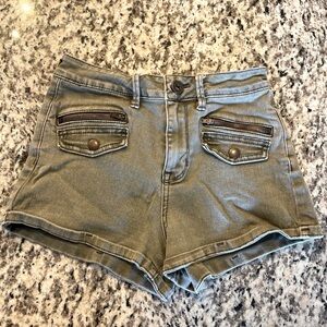 Bullhead Jean shorts in green.